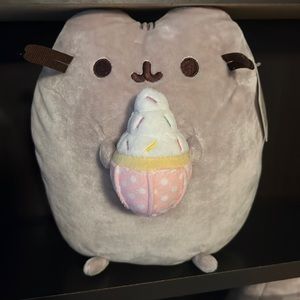 Pusheen cupcake